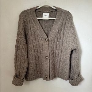 Abercrombie women’s cable knit cardigan